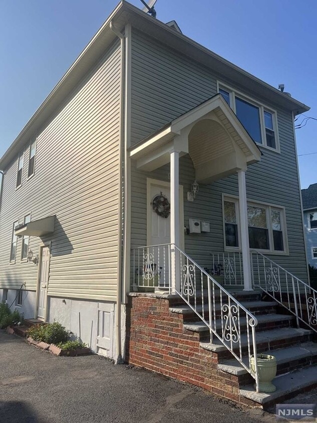 94 Monhegan St, Clifton, NJ 07013 Townhome Rentals in Clifton NJ