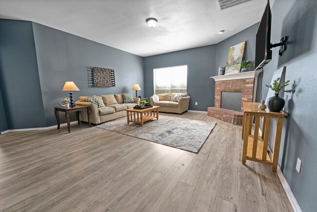 Building Photo - 415 Canary LaneBEDROOM 2E - 723726