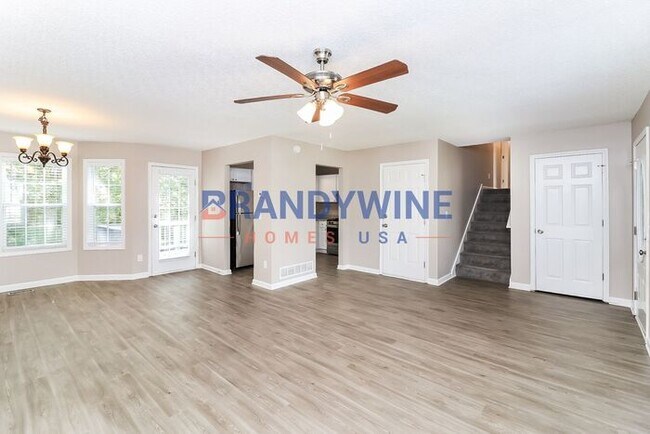 Building Photo - HOLIDAY SPECIAL - JANUARY RENT IS FREE!