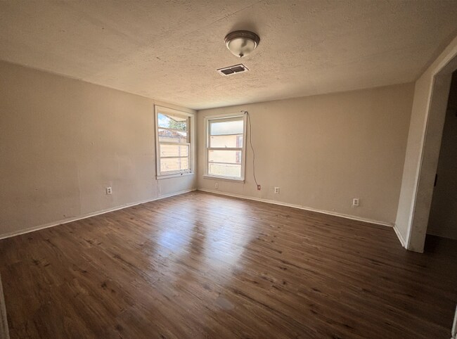 Foto del edificio - 2621 Tarlton St