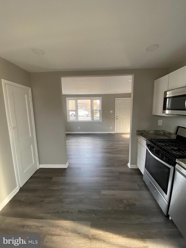 Building Photo - 223 Cedar Ave