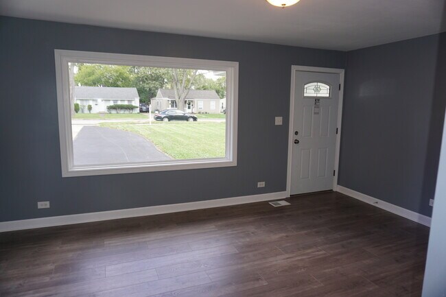 Building Photo - 1701 Lyons Ct