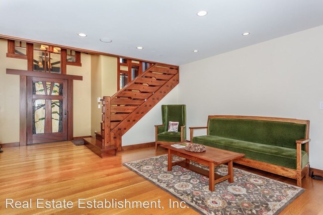 Foto del edificio - 6 br, 5.5 bath House - 9651 Crestview Circle