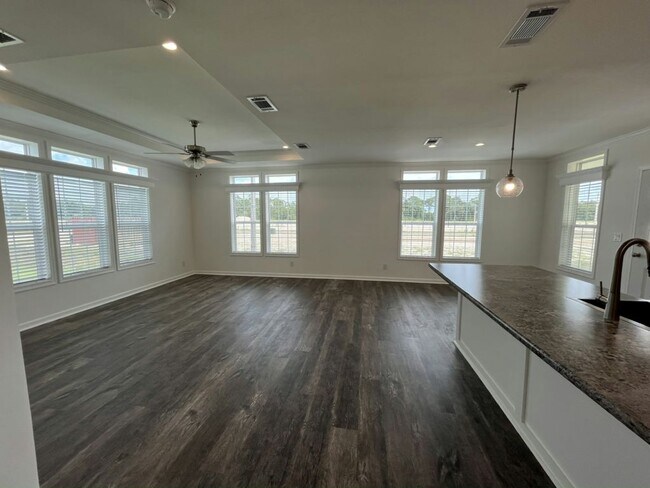 Building Photo - 968 Avanti Way Blvd