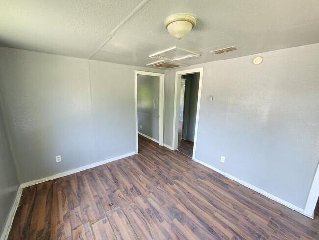 Building Photo - 336 E Olive St