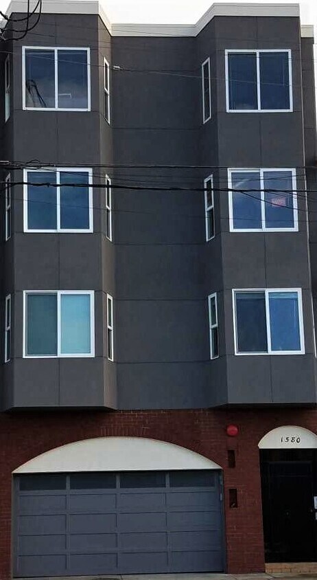 Building Front - 1580 Great Hwy