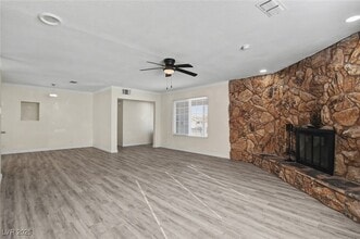 Building Photo - 313 Fox Cir