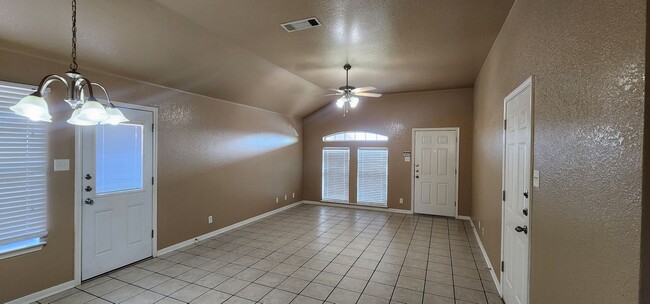 Building Photo - 3 Bedroom / 2 Bath Duplex – Clear Creek Area – Killeen, TX