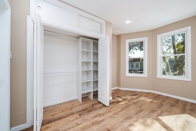 Building Photo - 136 Sherman Pl
