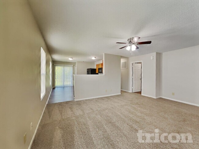 Foto del edificio - 8902 Hosta Way