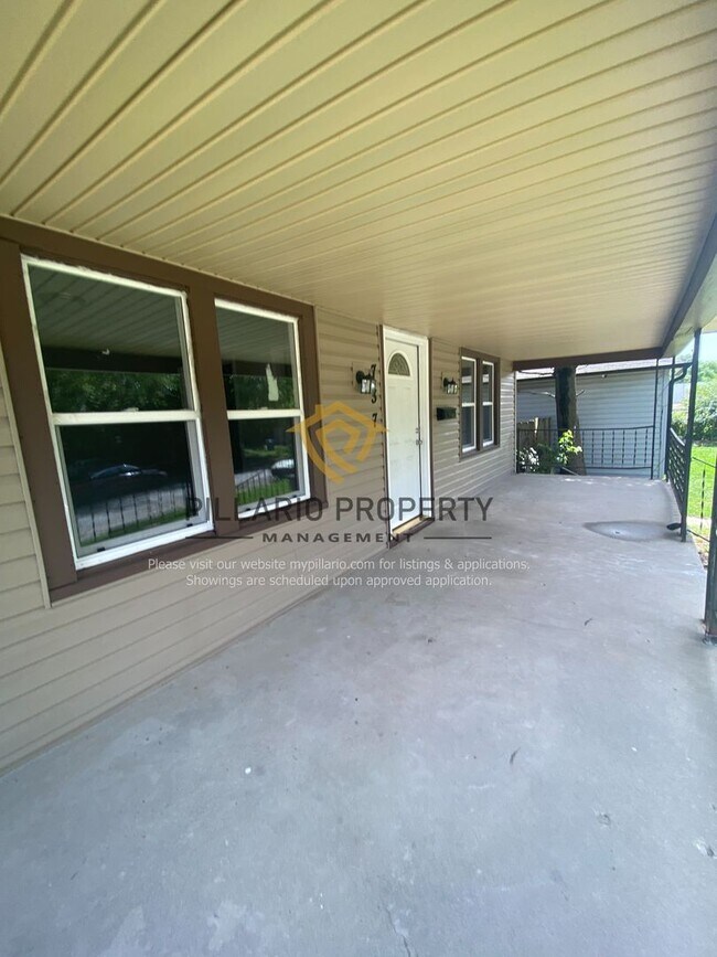 Building Photo - Newly Renovated, 3 Bedroom, 2 Bathroom Hom...