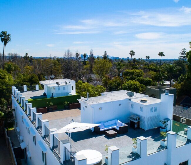 Foto del edificio - 1336 N Fairfax Ave