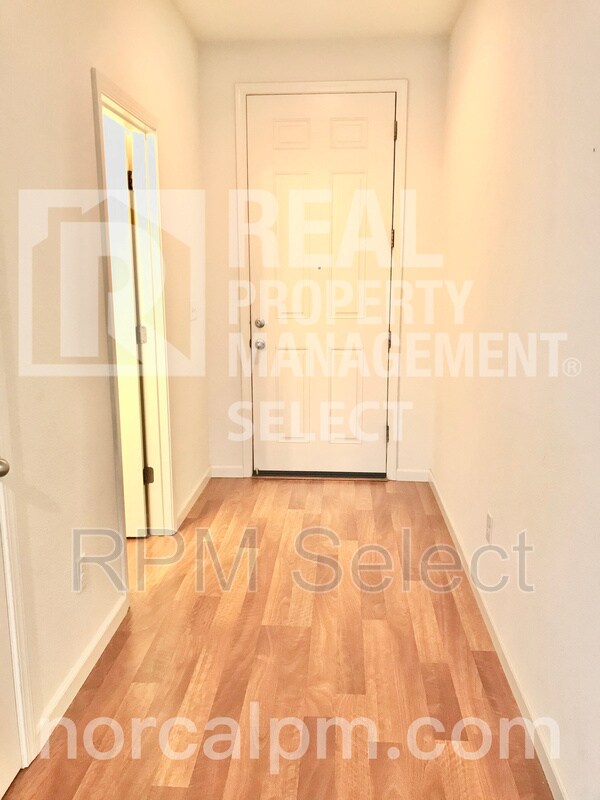 Foto del edificio - 8931 Cobble Crest Dr