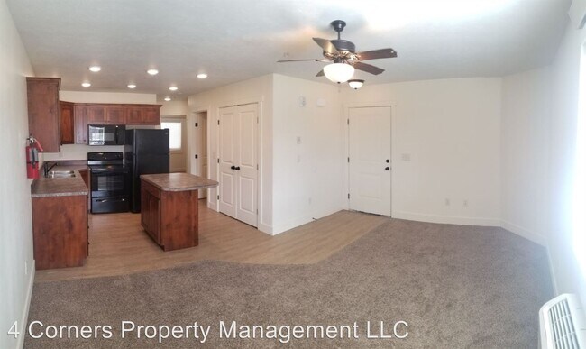 Foto del edificio - 892 Everett Pl