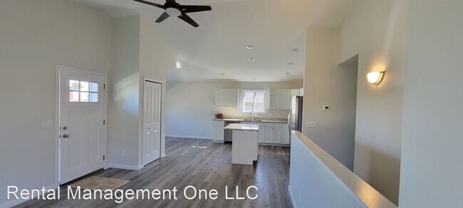 Building Photo - 3 br, 2 bath House - 927 Cobalt St