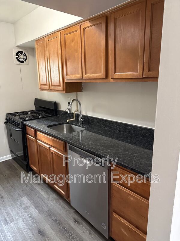 Primary Photo - 2110 N Culpeper St