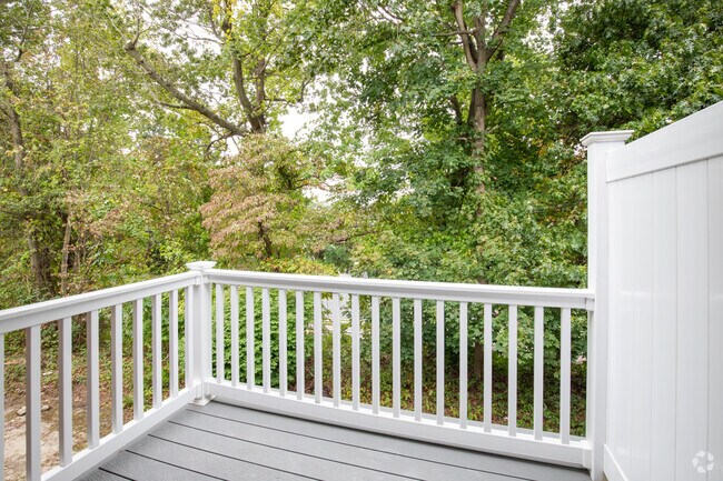 1 BR, 1 BA - 72 METROS CUADRADOS - Maple Crest Apartments at Port Jefferson