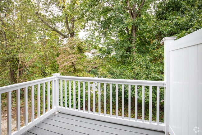 1 BR, 1 BA - 769 SQFT - Maple Crest Apartments