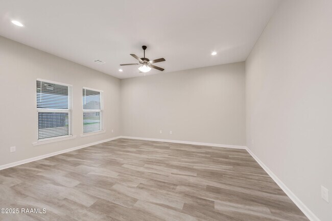 Foto del edificio - 223 Stanwell Ave