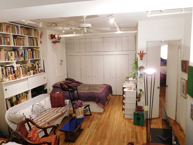 Building Photo - 169 Mercer St