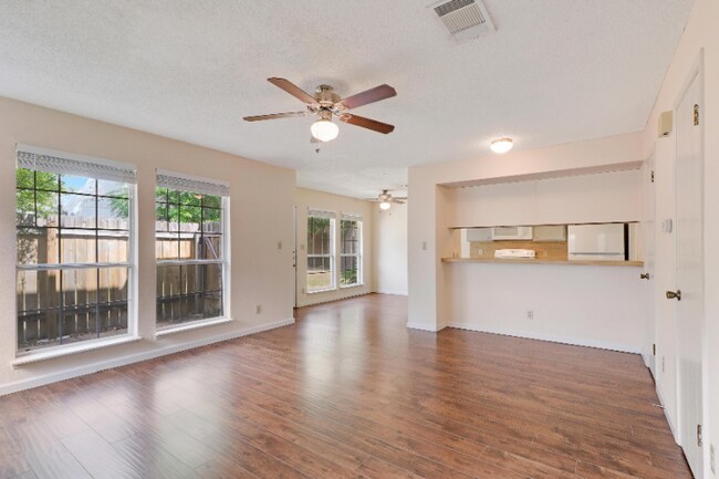 Foto del edificio - 1501 Camp Craft Rd