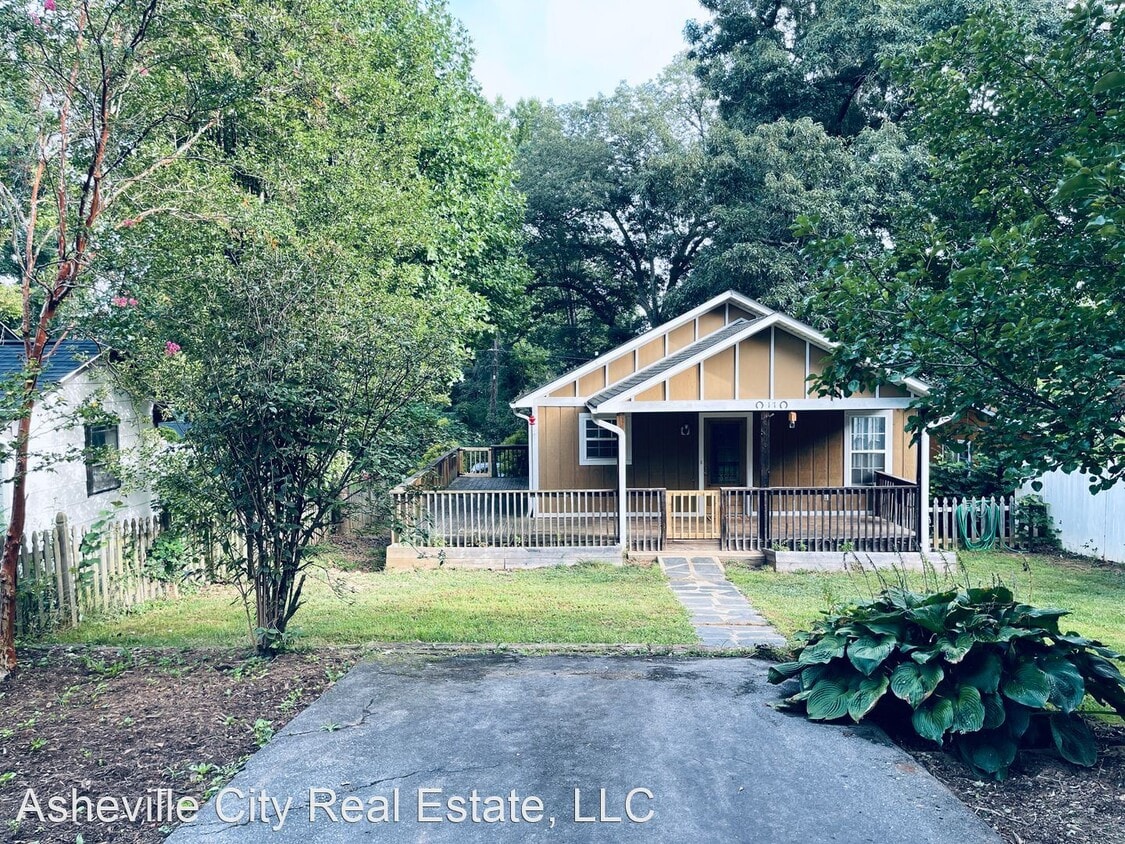 Primary Photo - 3 br, 2 bath House - 17 Maple Lane