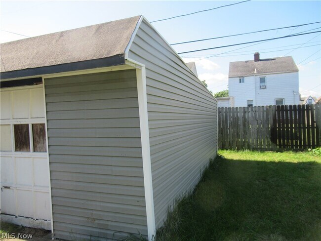 Building Photo - 3843 Brookside Blvd