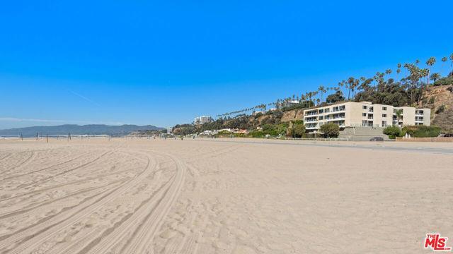 Building Photo - 723 Palisades Beach Rd