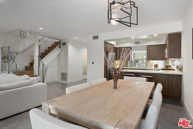 Foto del edificio - 11023 Fruitland Dr