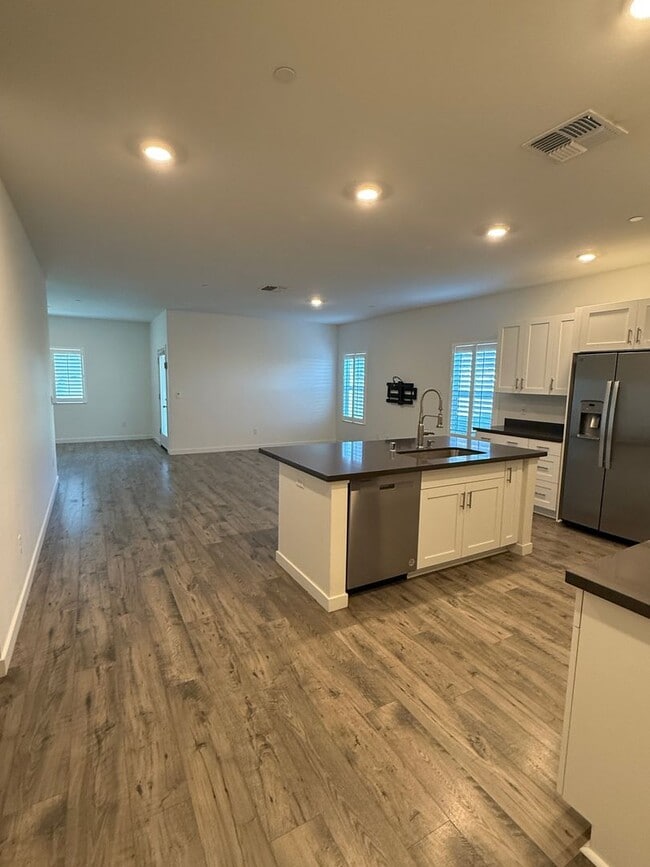 Building Photo - Beautiful 3 bedroom 2 bath w/Pool available in Orland!