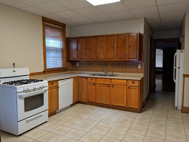 Building Photo - 2731 N Kedzie Ave