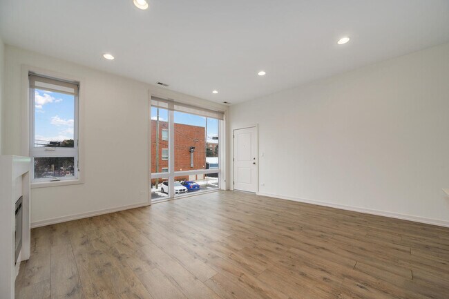 Building Photo - 4119 N Narragansett Ave