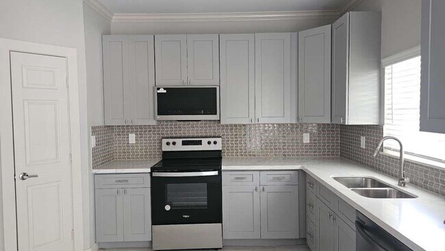 Building Photo - 5802 Twisted Pine Ct