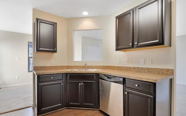 Building Photo - 1732 Great Bend Dr