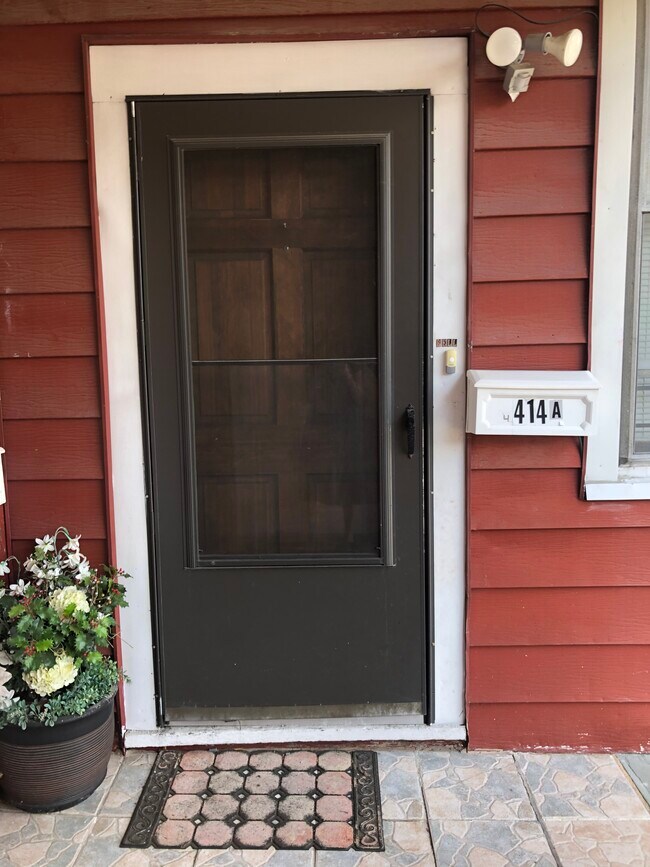 Building Photo - 414 Undercliff Ave