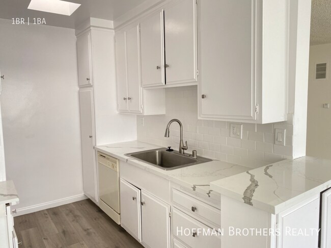 Building Photo - 7010 Lanewood Ave Los Angeles, CA 90028