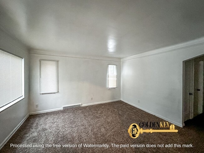 Building Photo - Newly updated # bedroom Home! Easy access ...