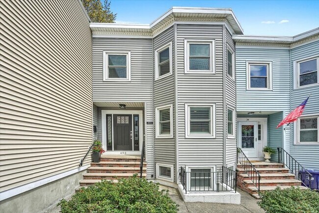 Building Photo - 490C E 7th St