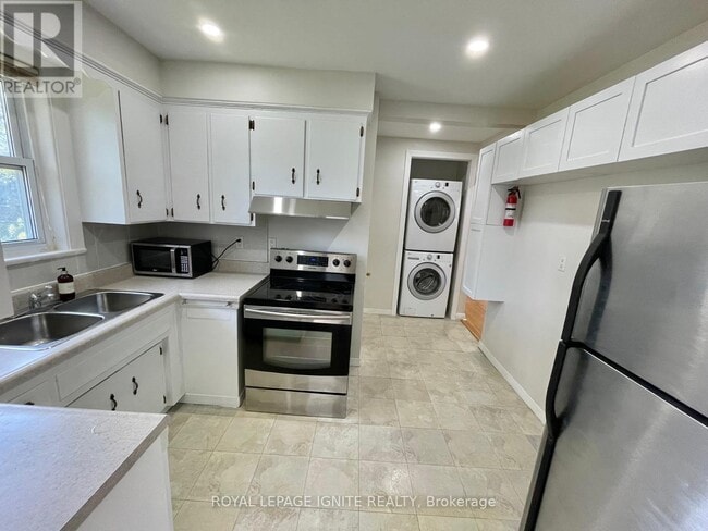 Building Photo - 39 Greenock Ave