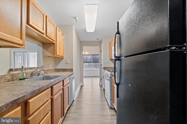 Foto del edificio - 6520 Lake Park Dr