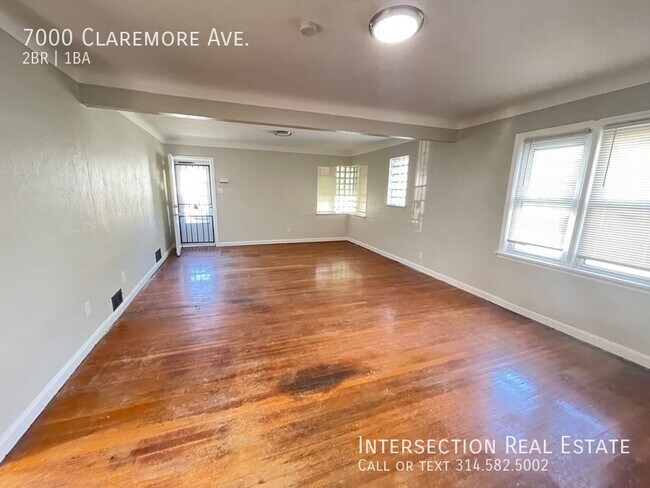 Foto del edificio - Unique Stone Front 2Bed/1Bath on Corner Lot