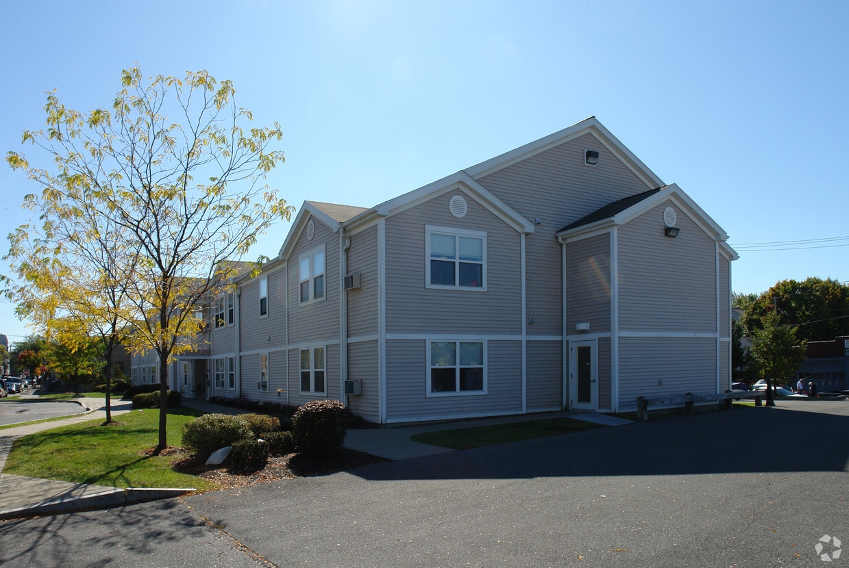 Primary Photo - Bradford Street Apartments