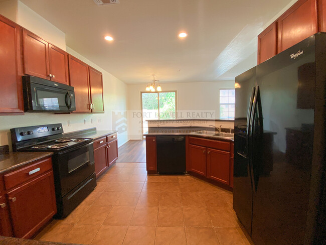 Building Photo - 3 bed 2.5 bath Daravante community Townhom...
