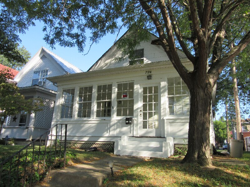 Primary Photo - 724 12th Ave