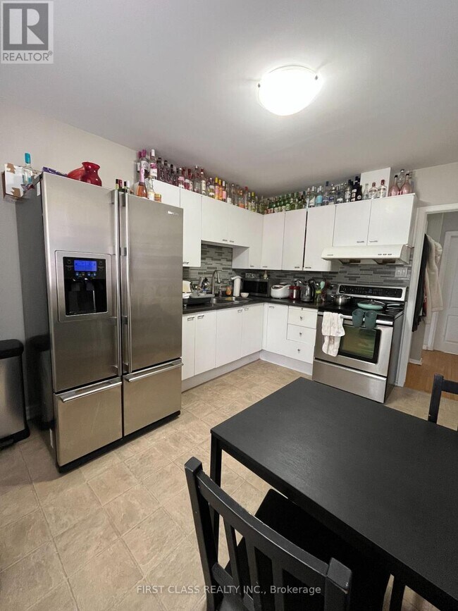 Building Photo - 657 Sevilla Park Pl