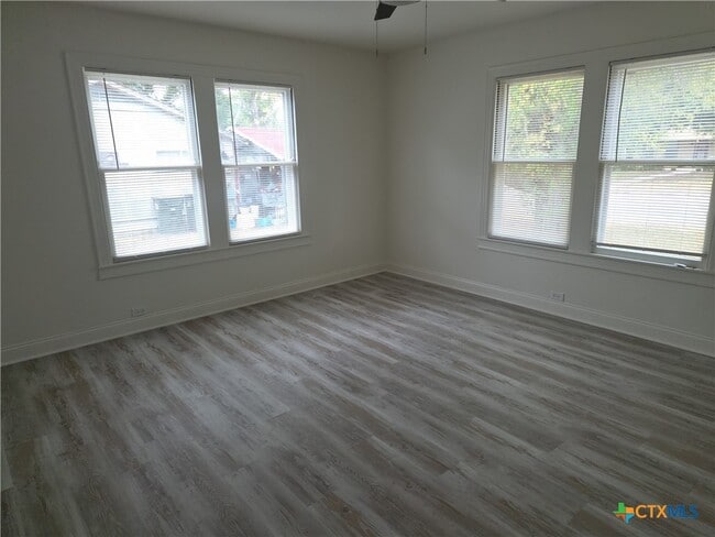 Building Photo - 1513 Ave B