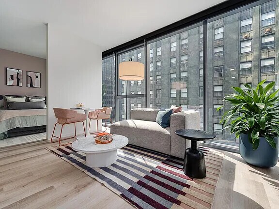 Primary Photo - 102 E Wacker Pl