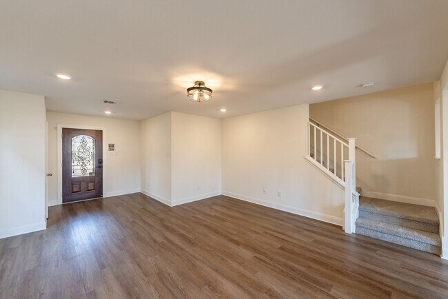 Foto del edificio - Charming 3 bed - 2.5 bath Home in Manor