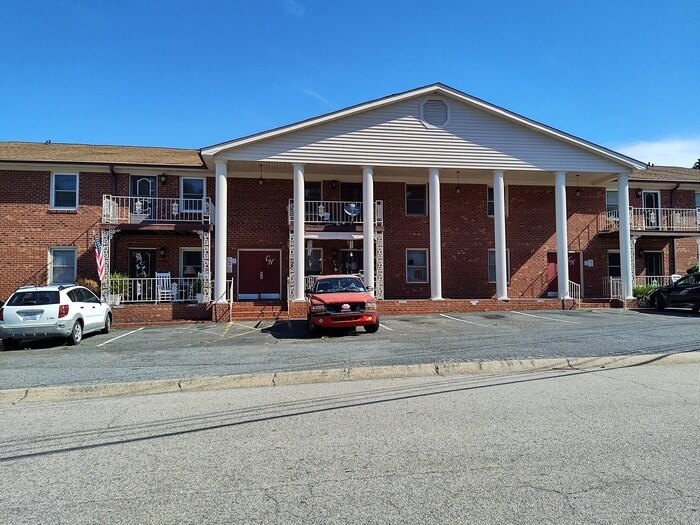 Primary Photo - 108 Briarcliff Dr