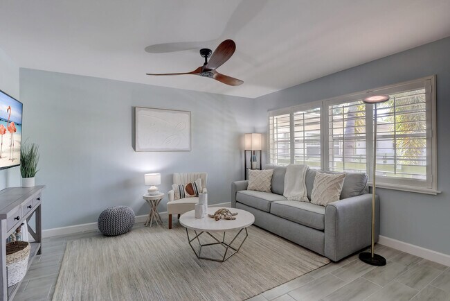 Building Photo - 975 9th Ave S